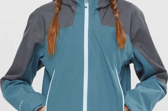 Salomon OUTLINE GORE-TEX HYBRID Womens Shell Jacket front worn