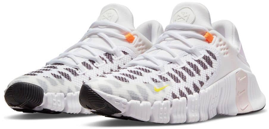 Womens Nike Free Metcon 4 quarter view pair