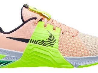 Womens Nike Metcon 8 right side